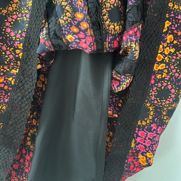 Free People Silk / Lace Boho MIDI Skirt Pleats Size 8 Color is Black / Hot Pink - Picture 3 of 10